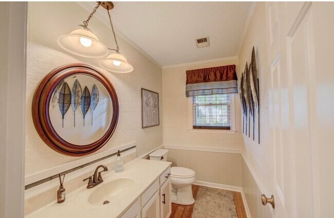 Building Photo - 8327 Poplar Pike