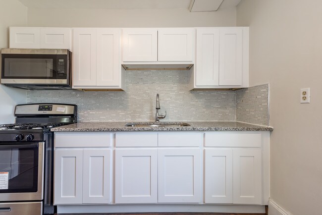 Building Photo - 19610 Shawnee Ave