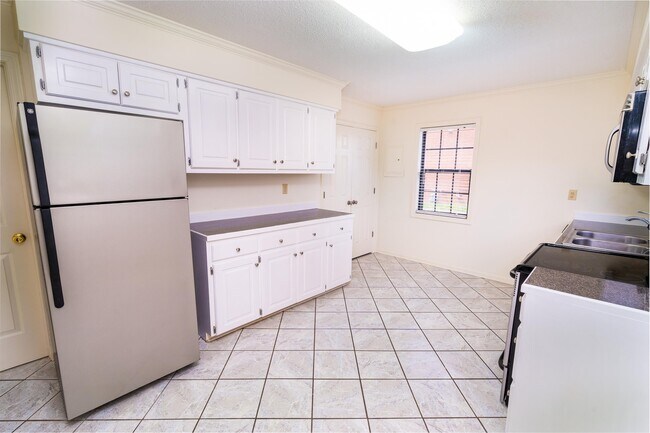 Building Photo - 1818 Stafford Cove