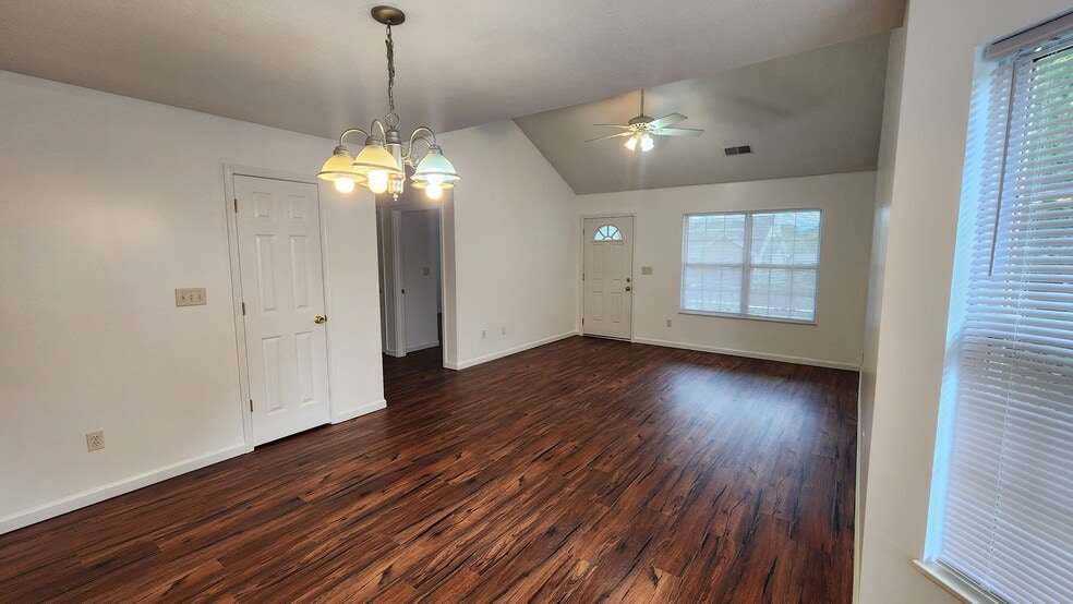 Building Photo - 1521 Mayberry Ln
