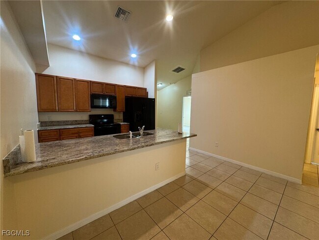 Building Photo - 409 Nicholas Pkwy W