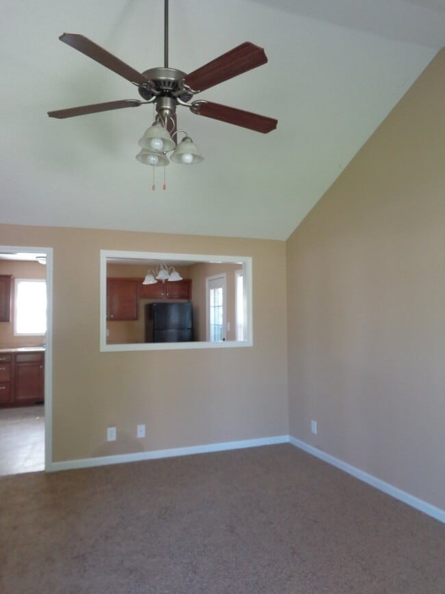 Building Photo - 549 Jacquie Dr