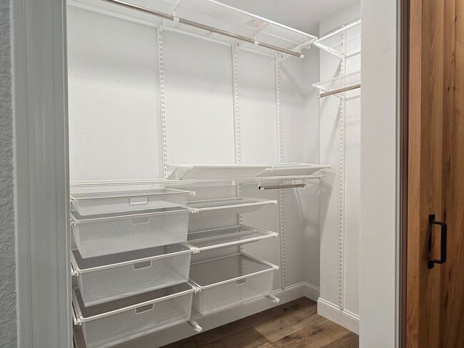 Building Photo - Spacious Single Family Home, Completed Ren...