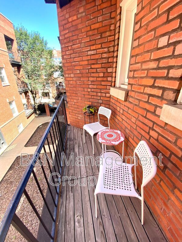 Building Photo - 1055 W Dakin St