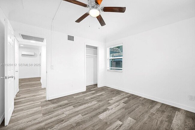 Building Photo - 4109 SW 23rd St