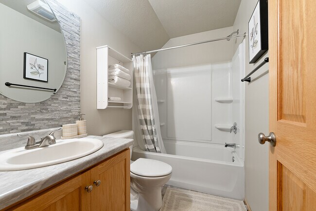 Building Photo - 2517 S Duluth Ave