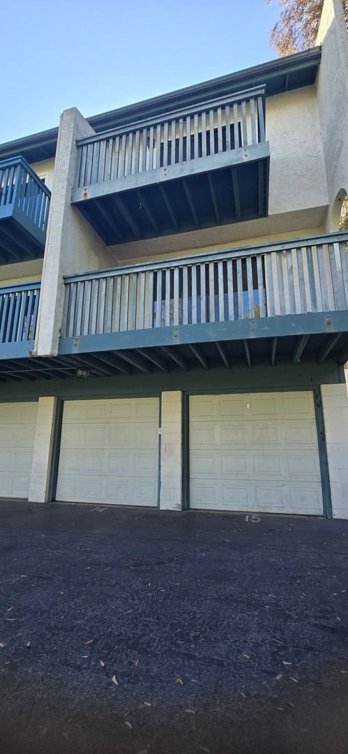 Building Photo - 2 Bedroom Townhouse with Canyon views from two levels