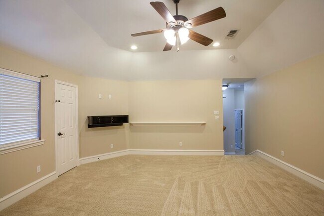 Building Photo - 8100 Rosemont Dr