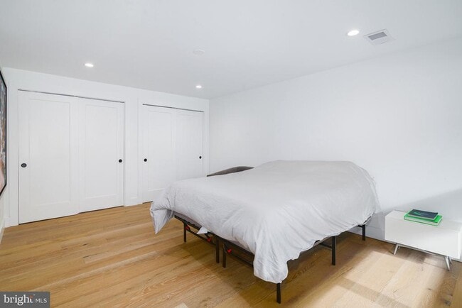 Building Photo - 1126 Lombard St