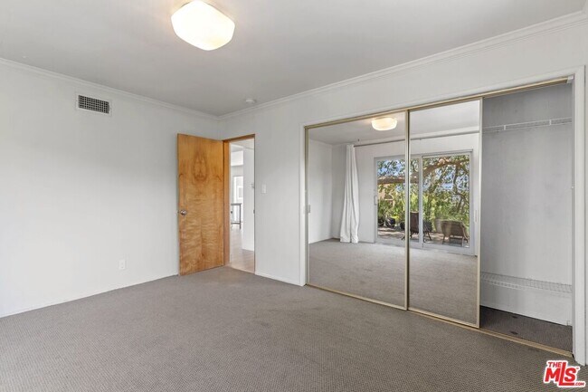 Building Photo - 4608 Nob Hill Dr