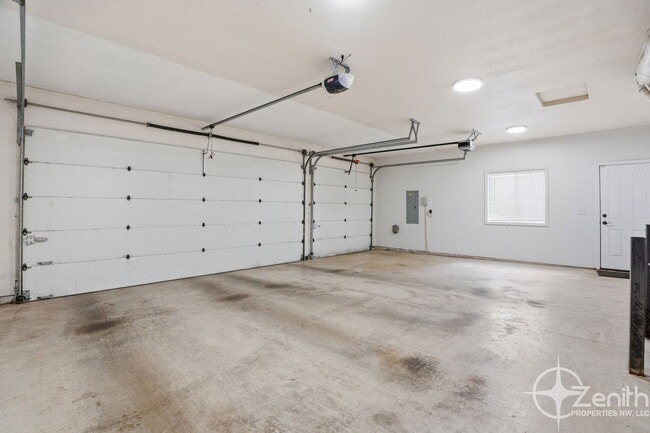 Building Photo - 2348 NW 45th Ave