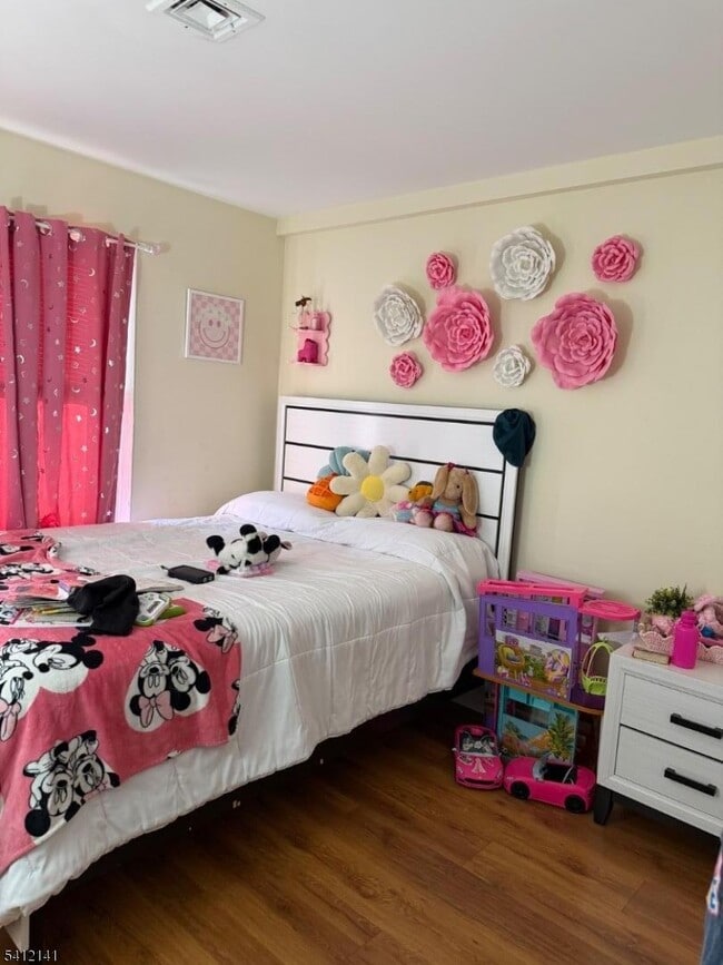 Building Photo - 43 Chestnut St