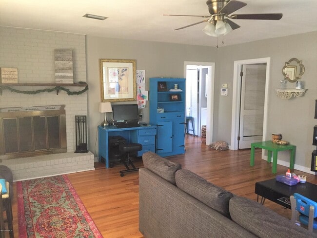 Building Photo - 1337 Menna St