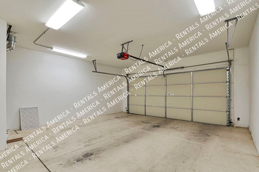 Building Photo - 8321 N Rocky View Ln