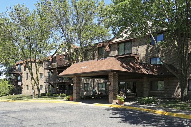 Building Photo - Laurel West End