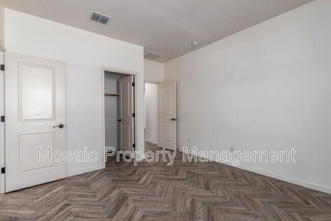 Building Photo - 35565 N Bandolier Dr
