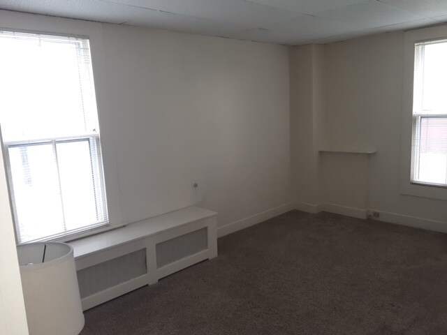 Building Photo - 23 W Main St