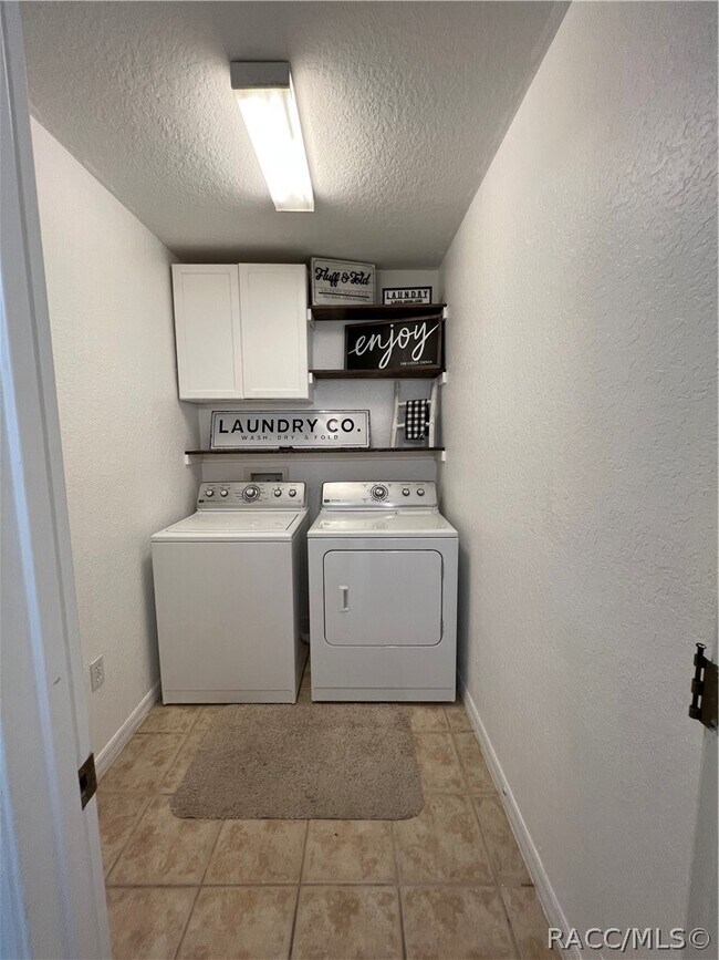 Building Photo - 1211 W Newbury St