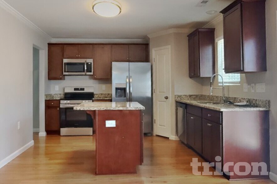 Building Photo - 3007 Stauton Dr