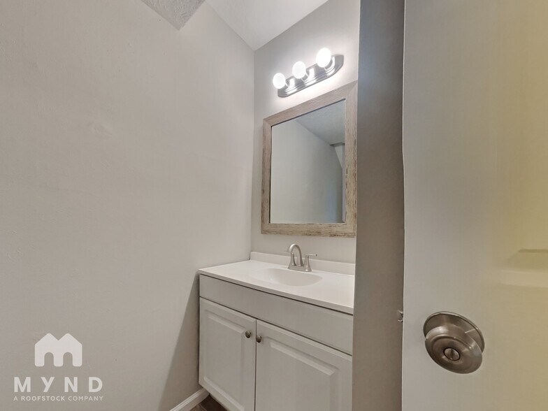 Building Photo - 1807 Briarcreek Blvd