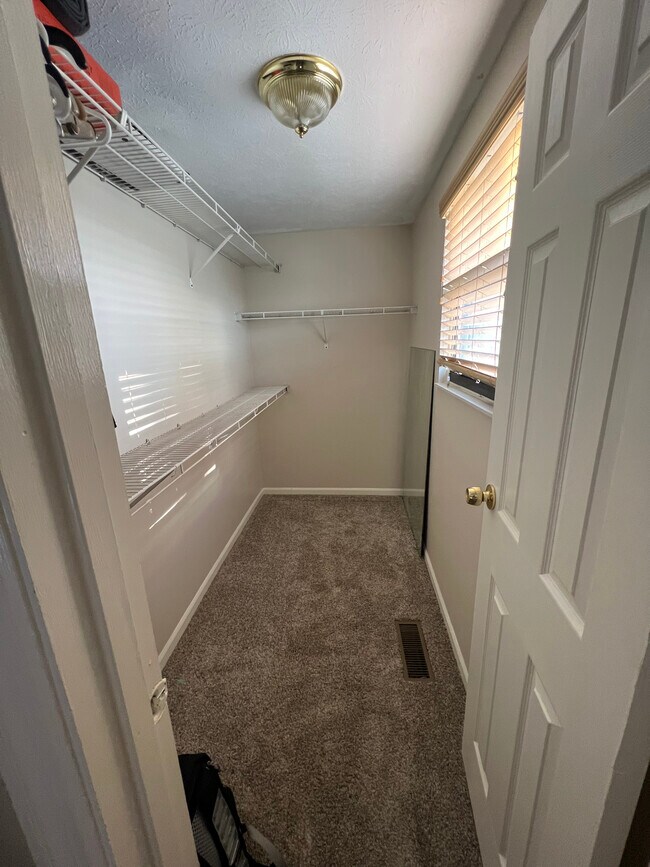 Master Closet - 8913 Buckhaven Dr