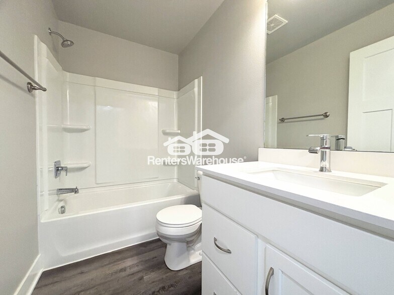 Building Photo - 15231 Deerview Dr