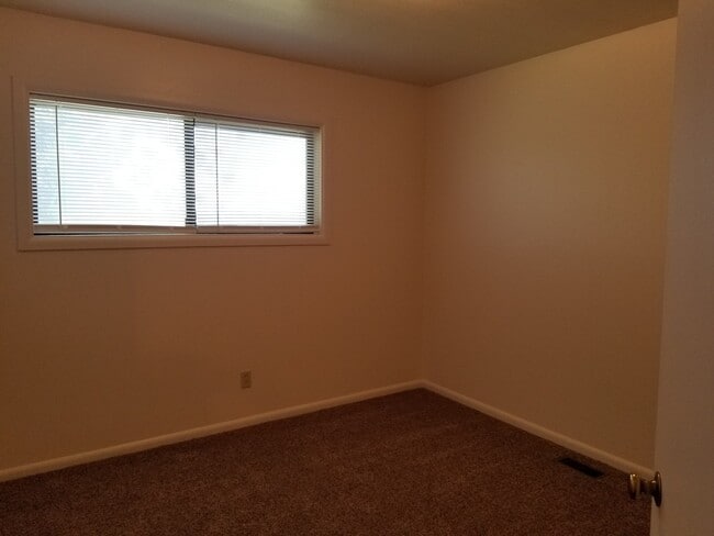 Building Photo - CHRISTMAS SPECIAL - 1/2 OFF DECEMBER RENT