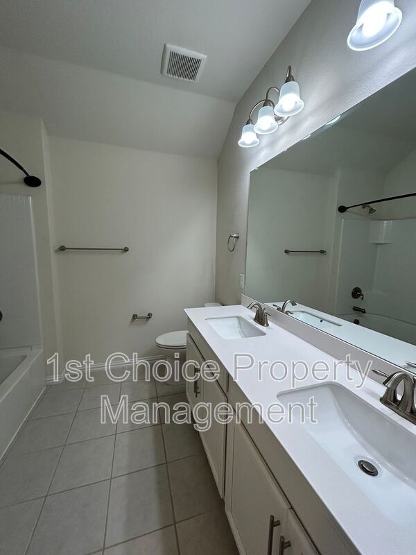 Building Photo - 952 Pinnacle Ridge Rd