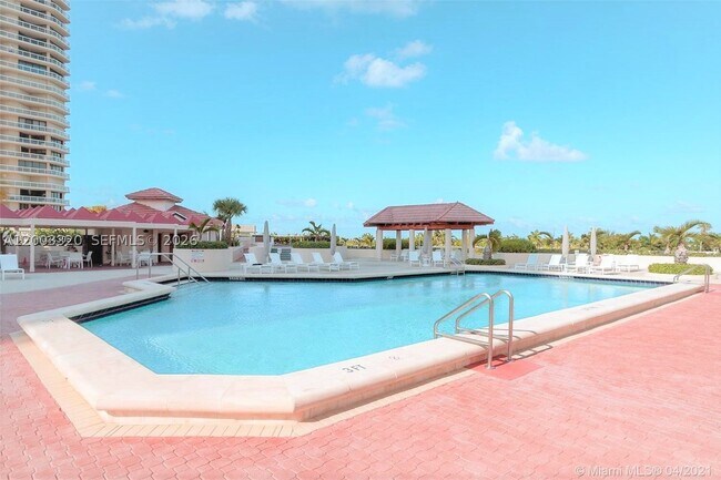 Building Photo - 20185 E Country Club Dr