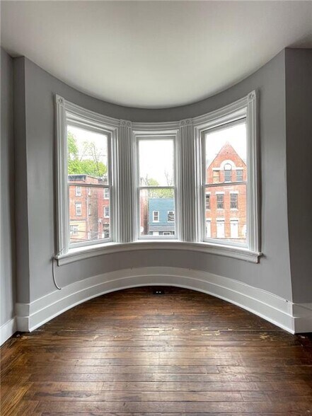 Building Photo - 103 Renwick St