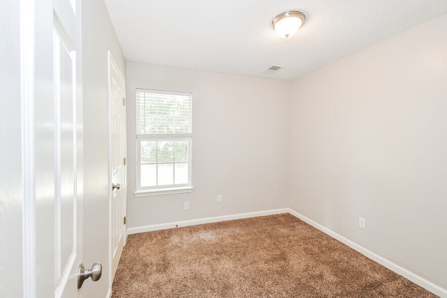Building Photo - 9296 Brooks Dr