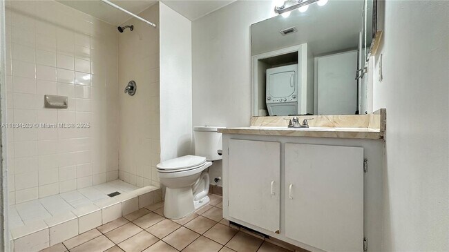 Building Photo - 413 Lakeview Dr