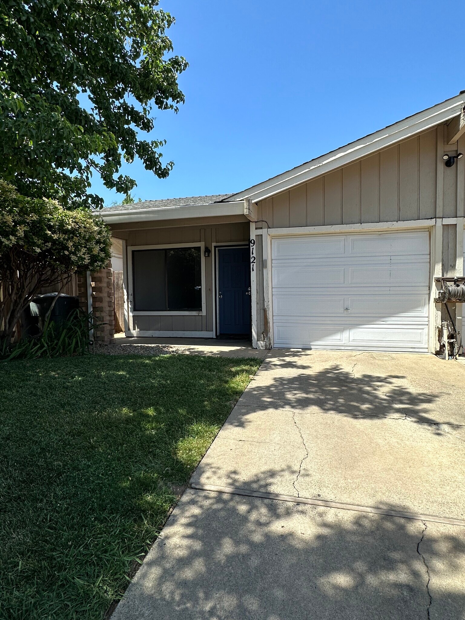 Building Photo - 9121 Nasreen Dr