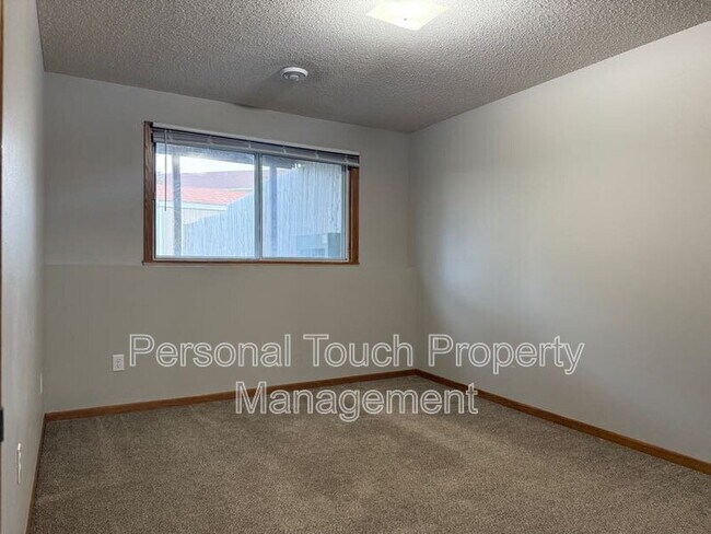 Building Photo - 2510 Amber Valley Ct S