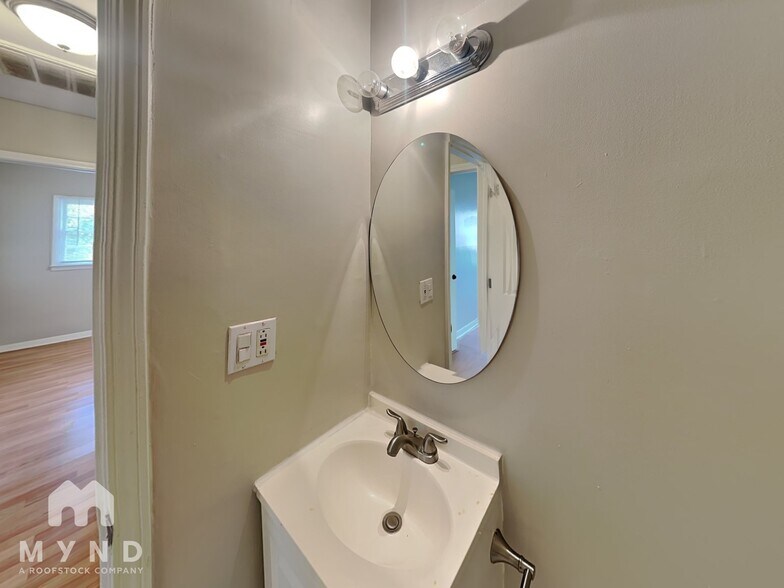 Building Photo - 450 Fairburn Rd NW