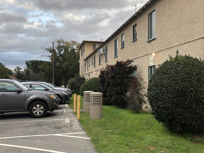 Building Photo - 410 S Sierra Madre Blvd