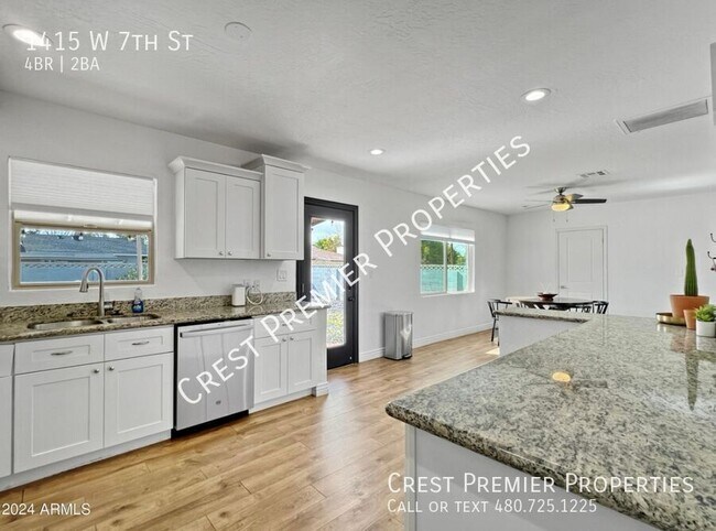 Building Photo - 1415 W 7th St