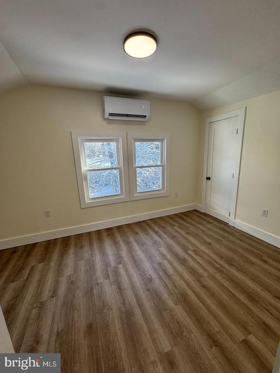 Building Photo - 11 Gentian St