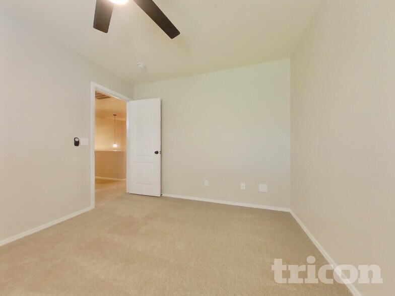 Building Photo - 1462 S 220th Ln