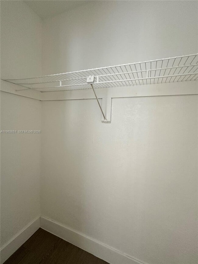 Building Photo - 913 NE 17th St