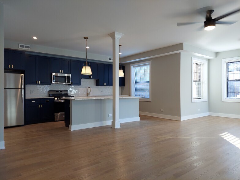 Building Photo - 4409 N Seeley Ave