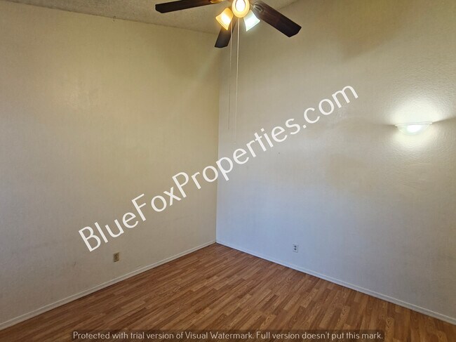 Building Photo - 2740 N Malibu Dr