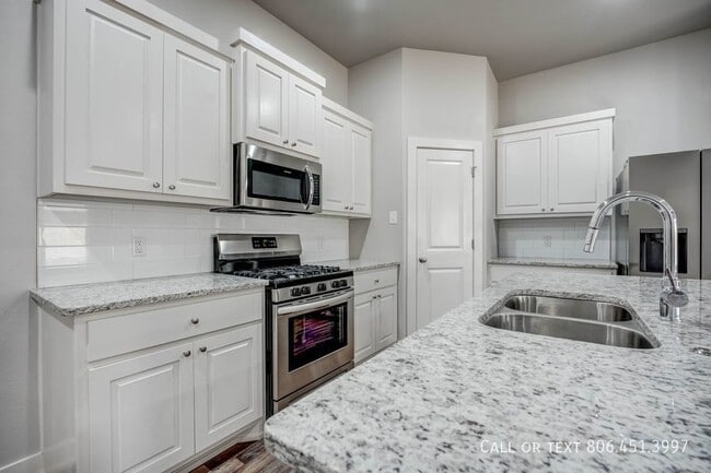 Building Photo - Gorgeous 3/2/2 in SW Lubbock