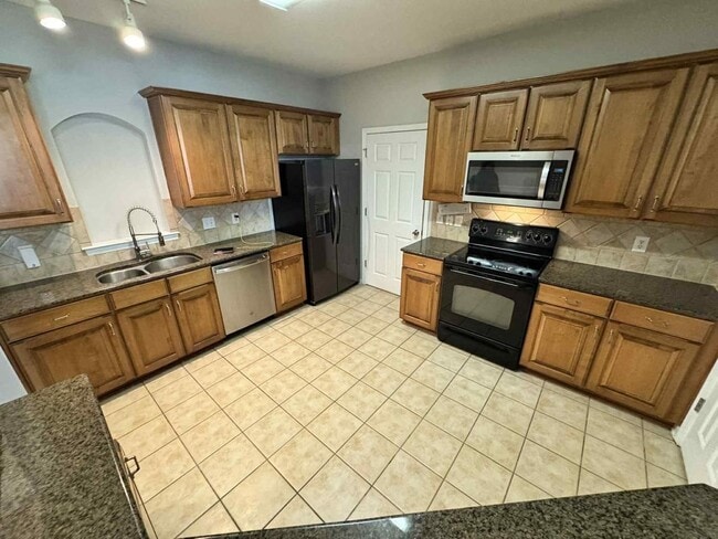 Building Photo - 14817 Santa Lucia Dr
