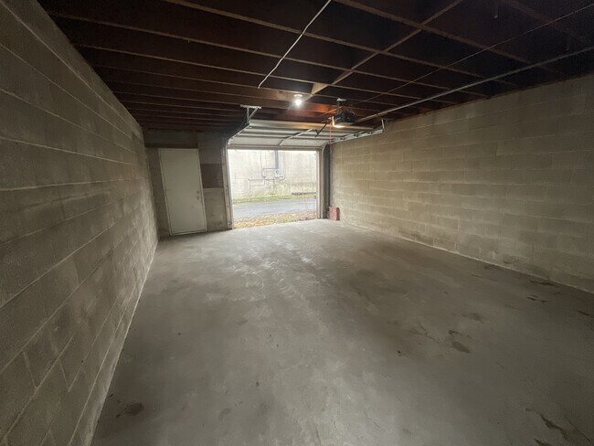 Building Photo - 254 E Louther St