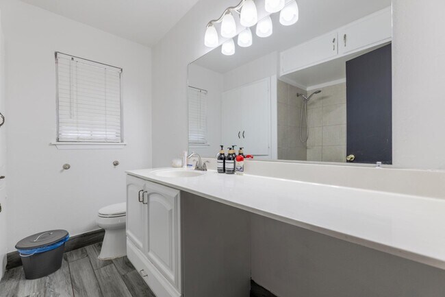 Building Photo - 4526 Lyceum Dr