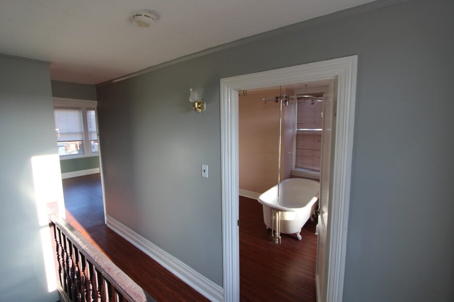 3rd Floor Master Suite - 1802 Penn St