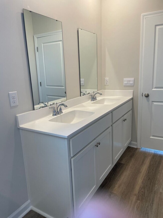 Building Photo - 3 Bedroom 2 Bathroom House in Supply NC