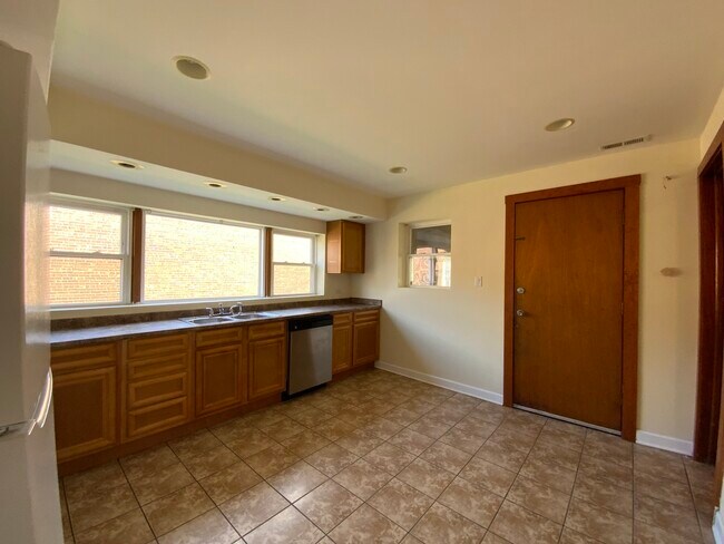 Building Photo - 3116 N Elston Ave