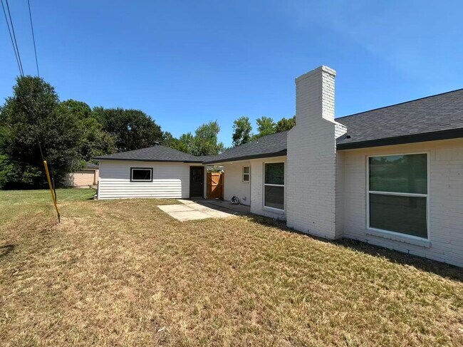 Building Photo - 2910 Cherry Hills Dr